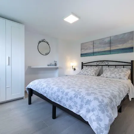 Nina&anita - Self Check In دوبروفينك