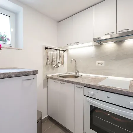 Nina&anita - Self Check In *